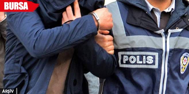 Sürekli telefonla konuşan kişiden şüphelenen polis…