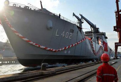 Dev gemi denize indirildi