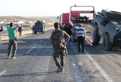 Zırhlı polis aracı kamyonetle çarpıştı: 1 şehit, 11 yaralı