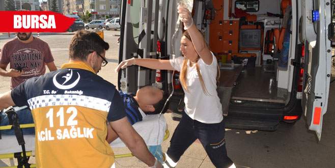 Gençlerin kavgasında kan aktı!