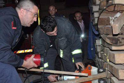 Bursa’da gece yarısı kedi kurtarma operasyonu