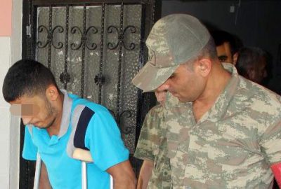 Askerden hava değişimine geldi polise molotof attı!