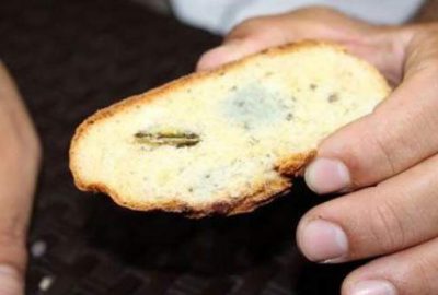 Ekmeği dilimleyince şoke oldu!