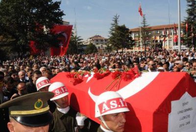 Şehidi 10 bin kişi uğurladı