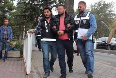 Hırsızlık yaptıkları evde alem yapmışlar!