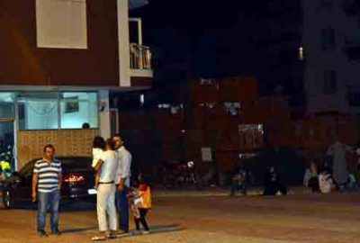 Deprem halkı sokağa döktü