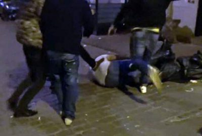 Kadın düşmanını tekme tokat böyle dövdüler