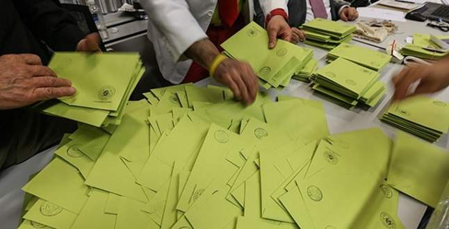 Gümrük kapılarında oy kullanma işlemi başladı