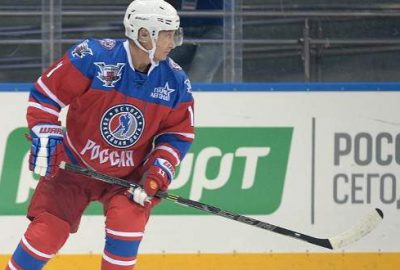 Putin yeni yaşına buz hokeyi oynayarak girdi