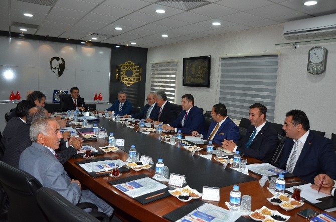 Vali Düzgün, Siyasi Parti İl Başkanları İle Bir Araya Geldi