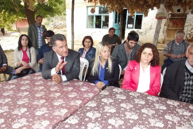 Seçim gezisini sürdüren Halkların Demokratik Partisi (HDP) adayları Malatya Milletvekili