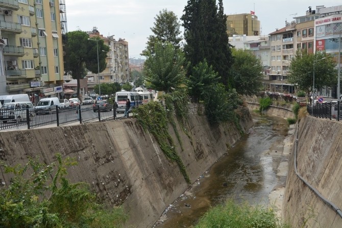 Tabakhane Deresi Temiz Durmuyor