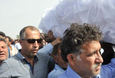 Kızı ve kardeşini gözyaşlarıyla uğurladı