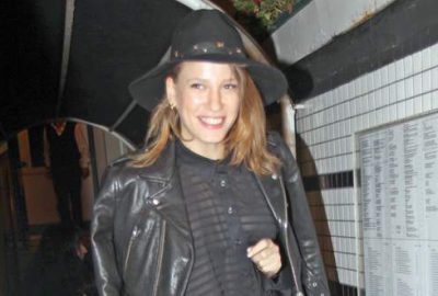 Serenay tek başına