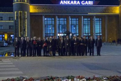 27 ülkeden 97 karanfil