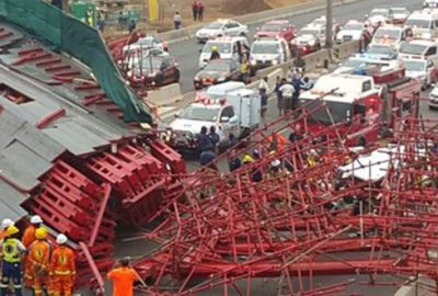 Üstgeçit çöktü: Ölü ve yaralılar var