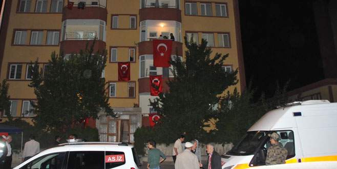 Şehitlerin evine ateş düştü!