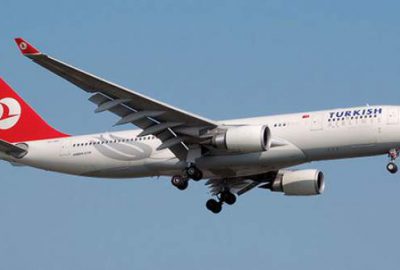 Pilot yanlış haritayı alınca, uçak yarı yoldan geri döndü