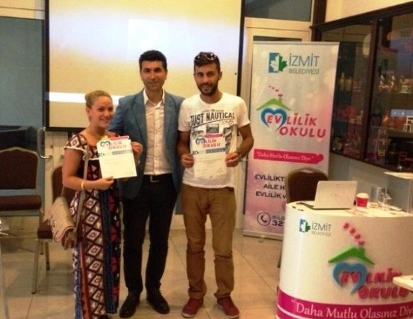 İzmit Belediyesi’nin örnek projelerinden olan Evlilik Okulu’ndan 226 çift sertifika