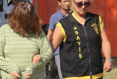 Öz kızına fuhuş yaptırırken yakalandı