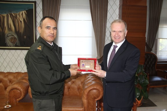 Tuğgeneral Özcan Vali Ceylan’ı Ziyaret Etti