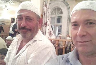 Takke taktı poz verdi