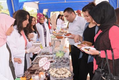 Üniversiteli Öğrencilerden Kermes