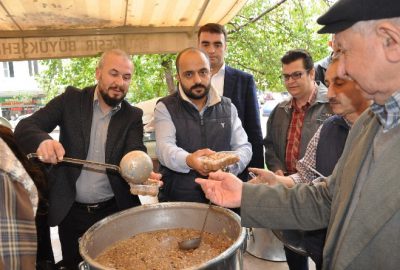 Semerkand Vakfı 10 Bin Kişiye Aşure Dağıttı