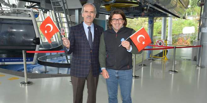 Bayrakla gelene teleferik bedava