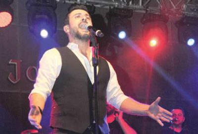 ‘İlk şarkımı söylemekten utanıyorum’