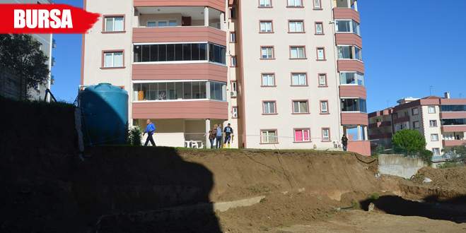 İstinat duvarı çöktü