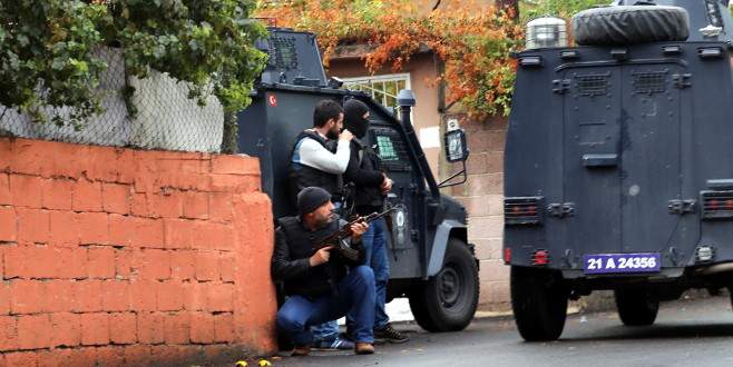 Diyarbakır’da şiddetli çatışma: 2 polis şehit