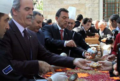 Ulu Cami’de aşure ikramı