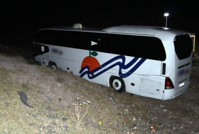 Yolcu otobüsü şarampole yuvarlandı: 19 yaralı