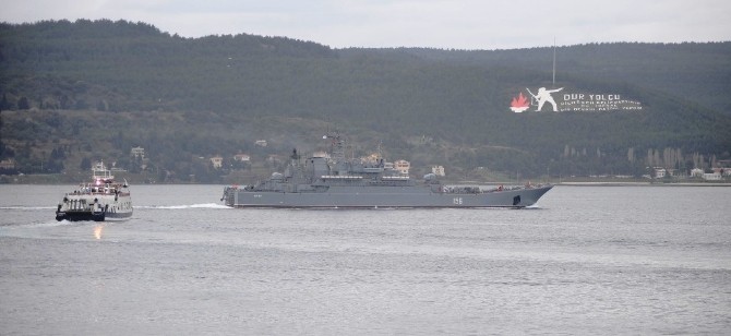 Rus Savaş Gemisi Çanakkale Boğazı’ndan Geçiş Yaptı