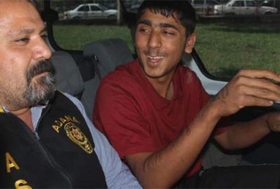 Dua kitabı sattığını söyleyen gaspçı besmele bile çekemedi