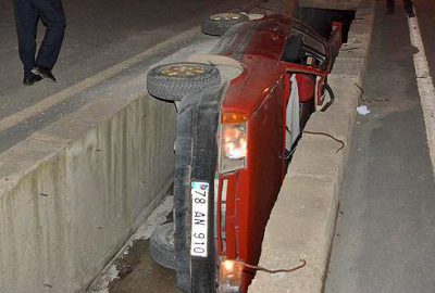 Alkollü sürücü otomobili kanala soktu