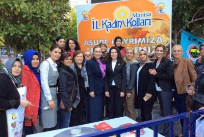 AK Partili Kadınlar Aşure Dağıttı