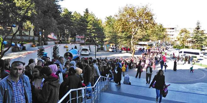 Türk bayrağıyla teleferiğe binip rekor kırdılar