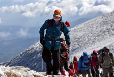 Koltuk değnekli dağcı Uludağ’ın zirvesine tırmandı