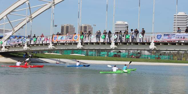 Bursa’da kanocular Cumhuriyet için yarıştı