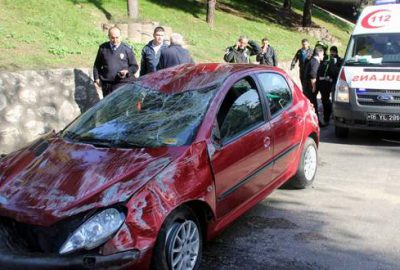 Kadın sürücünün kullandığı otomobil takla attı