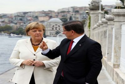 Davutoğlu ile Merkel bir araya geldi