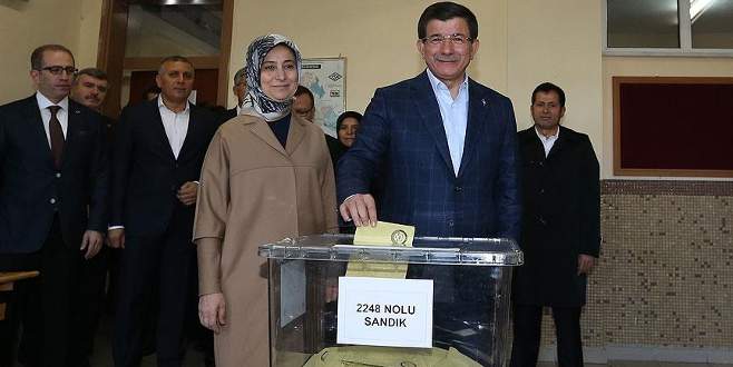 Başbakan Davutoğlu oyunu kullandı
