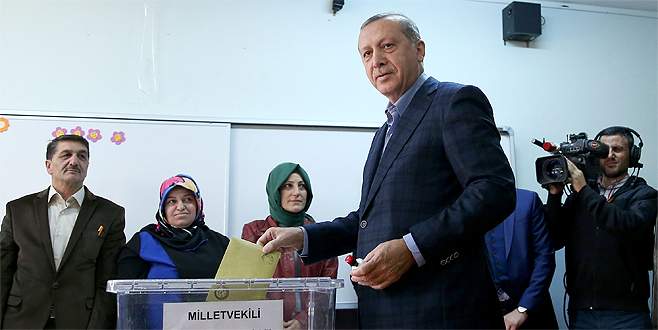 ‘Türkiye demokrasi yolundaki mesafeyi bir kez daha perçinleyecek’