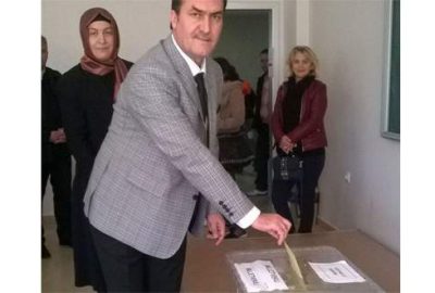 Başkan Dündar, oyunu kullandı