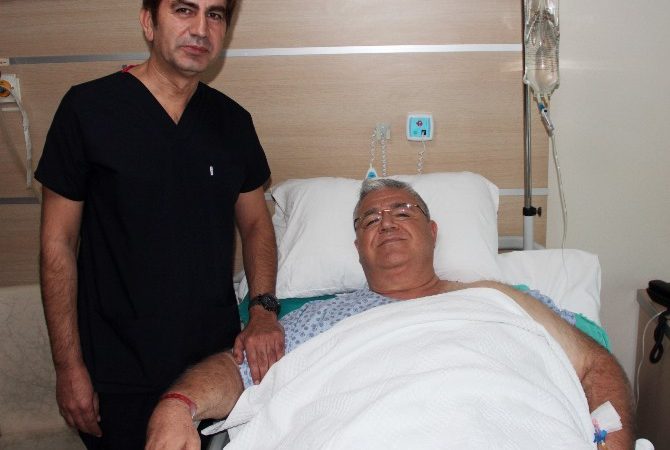 Adana’da safra kesesi tamamen taşlaşan morbit obez hastası iş adamı,
