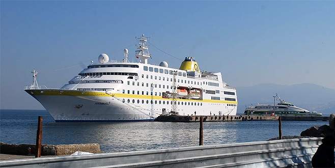 Dev gemi Mudanya’ya demir attı