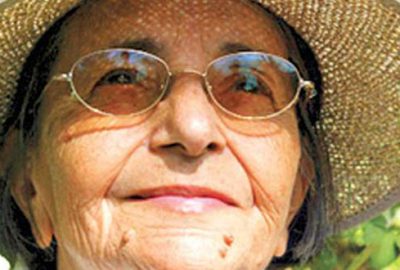Ünlü şair Gülten Akın hayatını kaybetti.