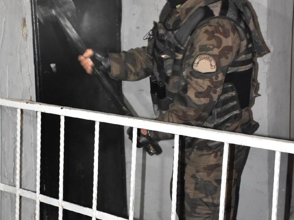 Kuştepe’de 500 polisle uyuşturucu operasyonu İstanbul Emniyet Müdürlüğü Narkotik Suçlarla Mücadele Şube Müdürlüğü ekipleri Şişli Kuştepe'ye